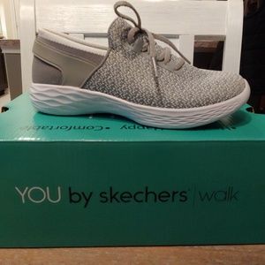 👟Walking sneakers by skechers👟
